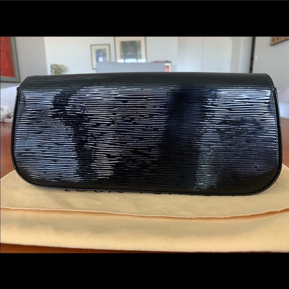 Louis Vuitton - Picture 2 of 8